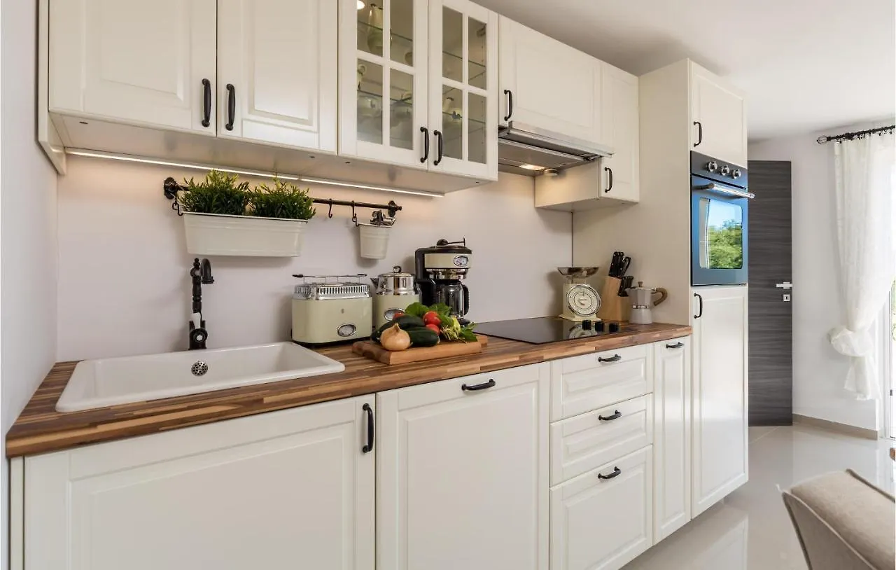 Stunning Apartment In Veprinac With Kitchen 0*,  Croácia
