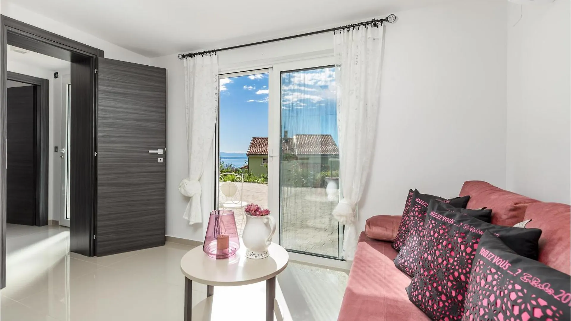 Stunning Apartment In Veprinac With Kitchen 0*,